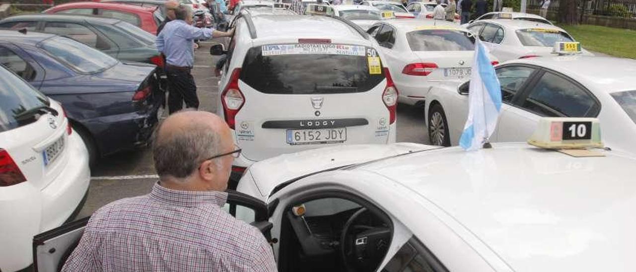 Huelga de taxistas a finales del año pasado en Santiago. // Xoán Álvarez