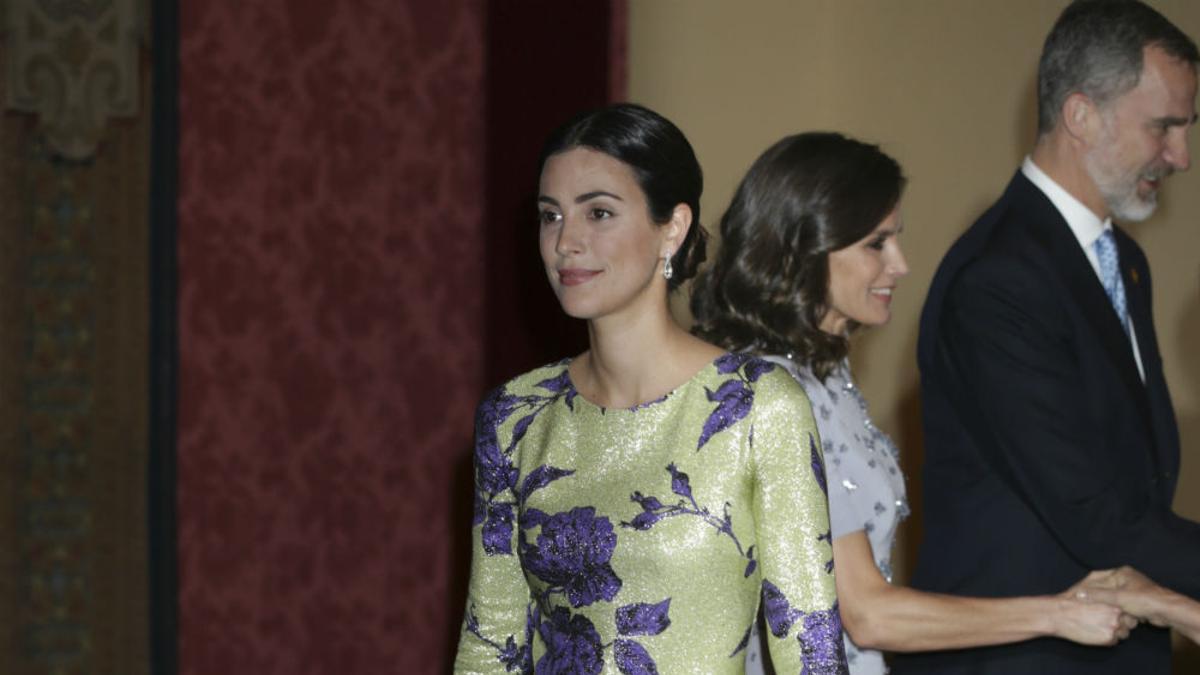 El vestido de Jorge Vázquez con el que Alessandra de Osma acudió a su primera recepción con Letizia Ortiz