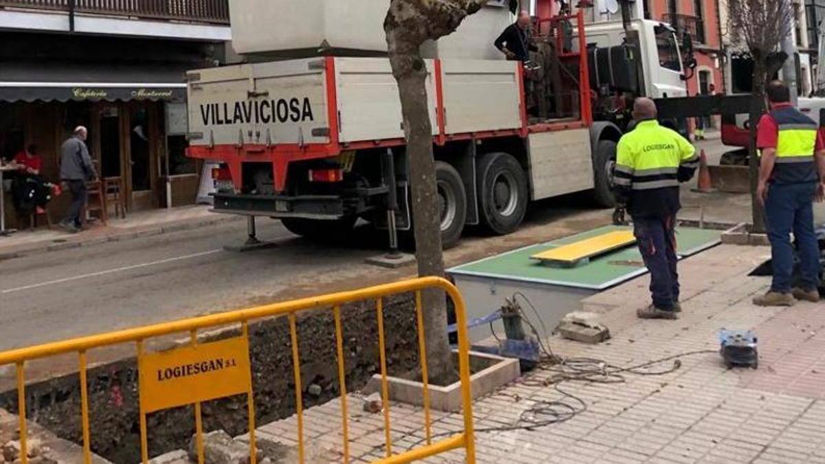 Trabajos de instalación de los contenedores soterrados