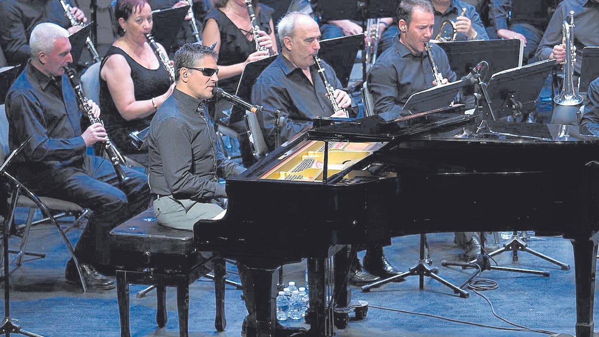 Serafín Zubiri serà protagonista del nou Concert de Nadal que organitza la Big Band UJI al Paranimf universitari.