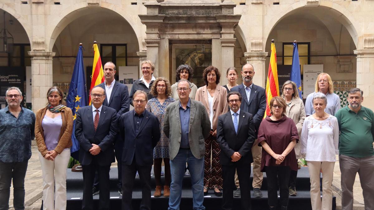Òmnium, universitats, sindicats i patronals presenten una carta conjunta als estats de la UE per l’oficialitat del català, aquest dilluns a l'Institut d'Estudis Catalans