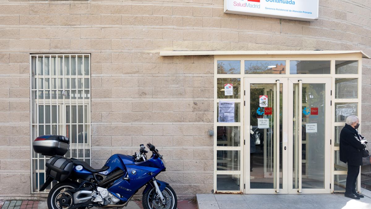 Puerta de un centro de salud madrileño