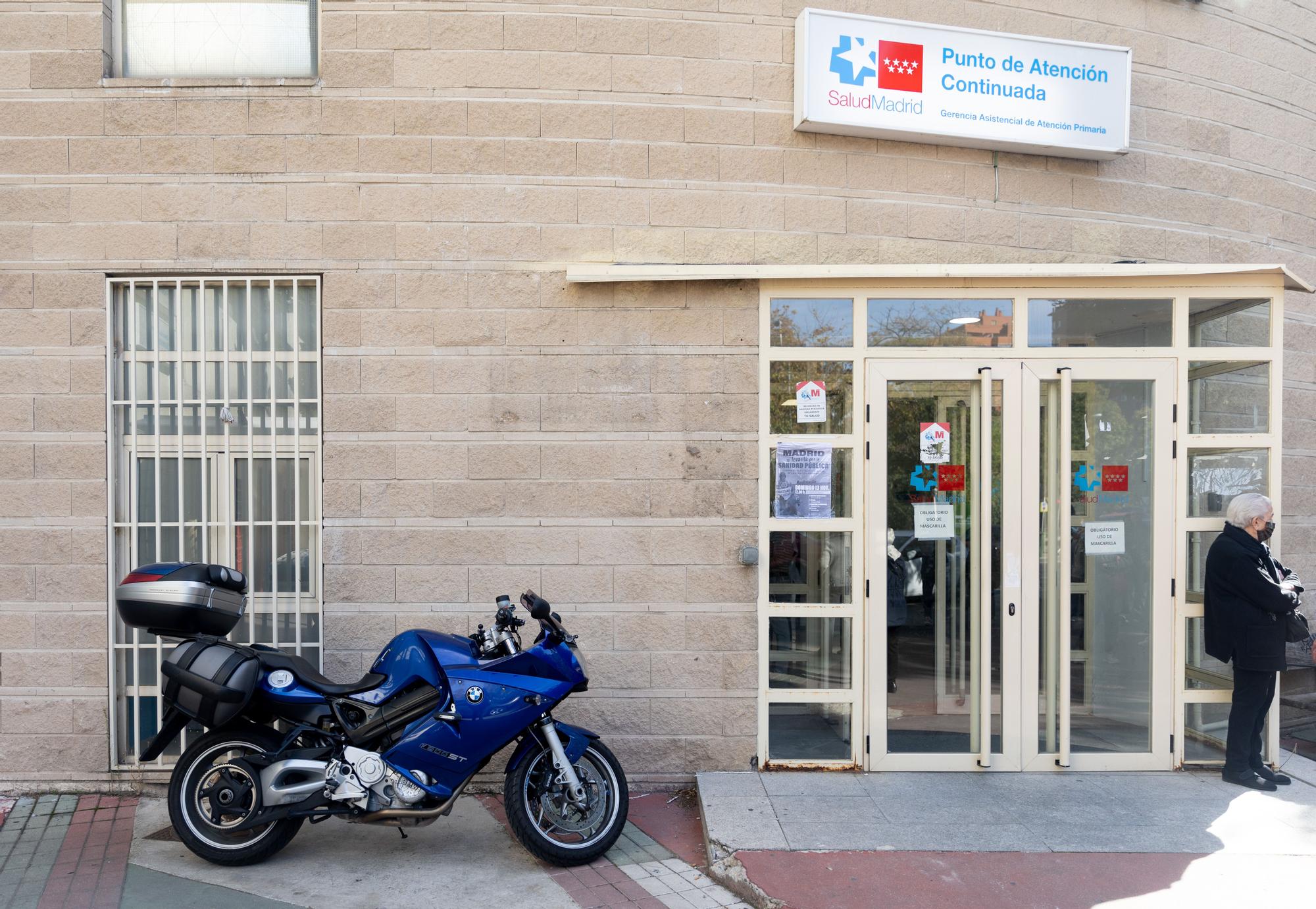 Puerta de un centro de salud madrileño