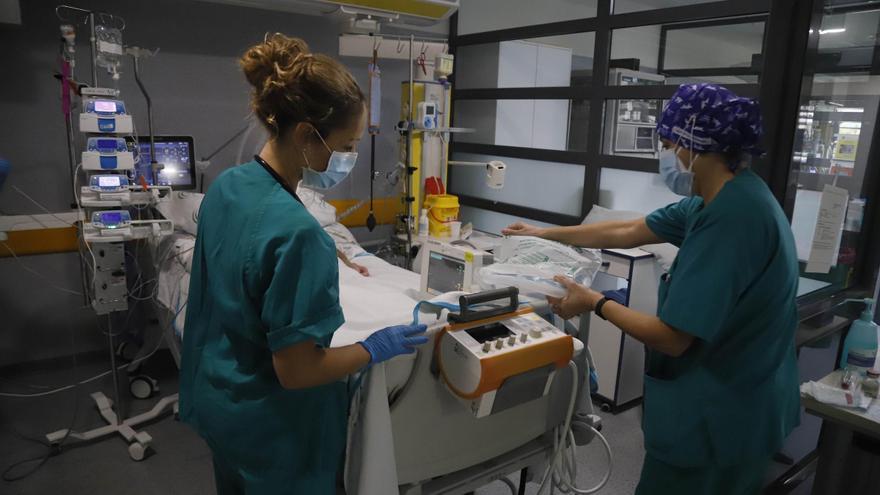 Andalucía aumenta en más de 3.000 las contrataciones de sanitarios en Córdoba para el verano