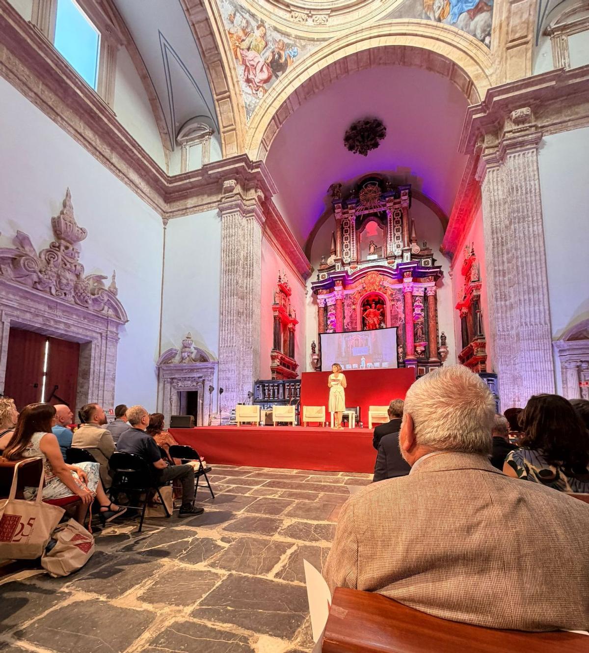 L'acte commemoratiu del 25é aniversari de l'Acadèmia Valenciana de la Llengua s'ha celebrat al monestir de Sant Miquel dels Reis.