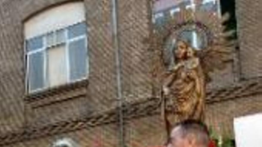 La Caridad celebró su particular ofrenda para los mayores