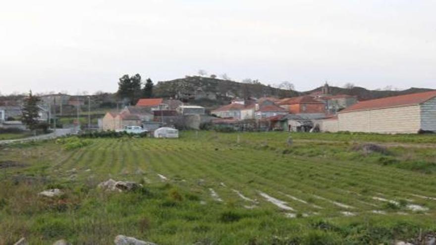San Pedro de Laroá, en Xinzo, una de las parroquias en las que quiere asentarse la futura explotación minera.  // Jesús Regal
