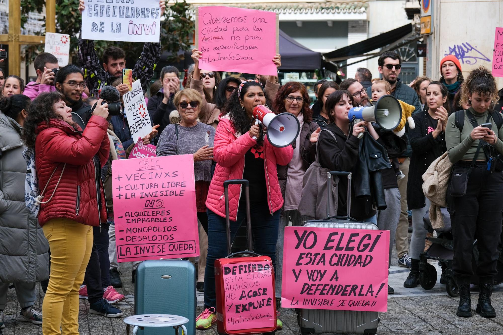 Manifestación contra el desalojo de La Casa Invisible