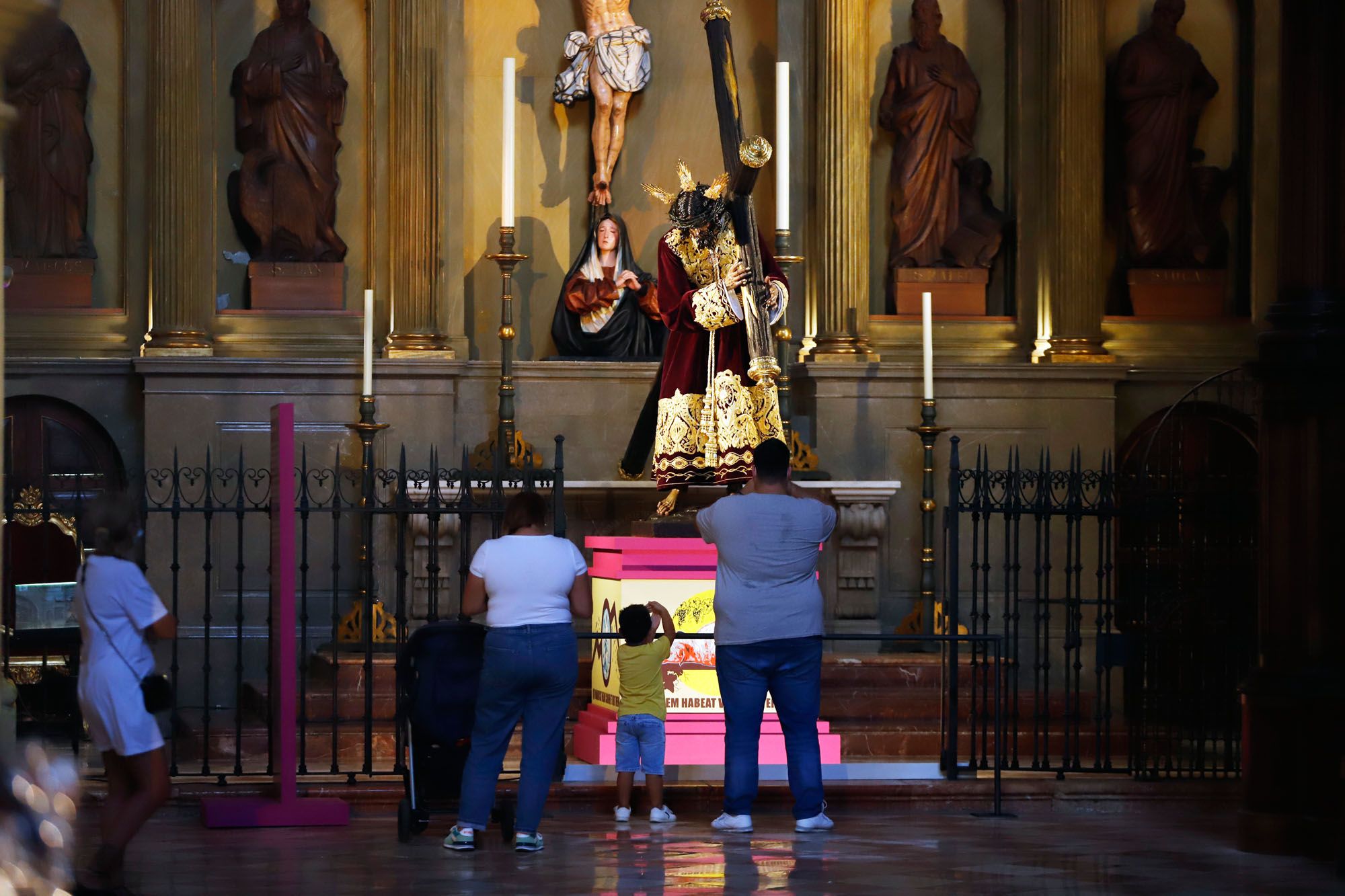 Las imágenes de la exposición 'El Verbo Encarnado' en la Catedral de Málaga
