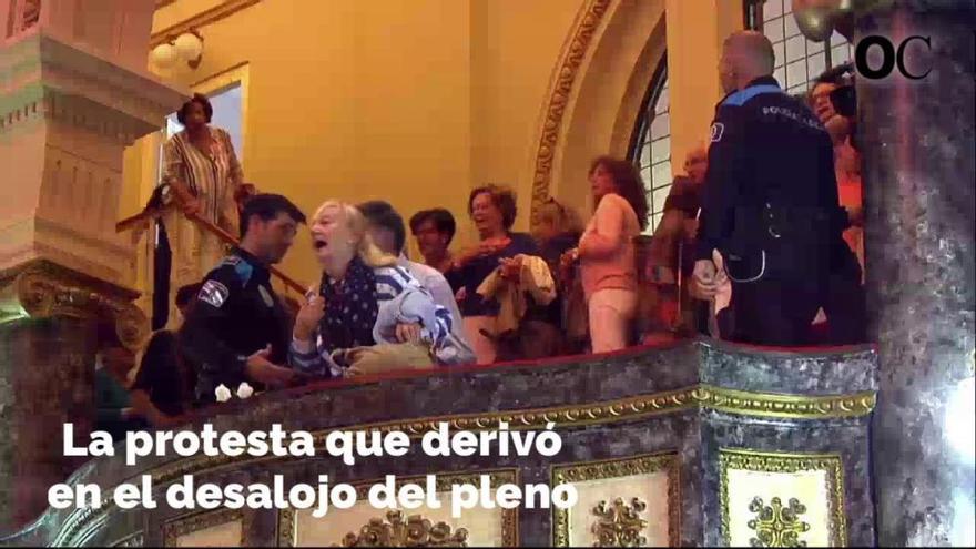 La protesta que derivó en el desalojo del pleno