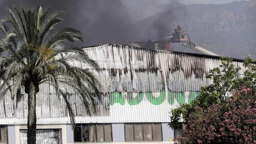 Incendio en la panificadora de Mercadona en València