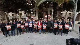 Los alcaldes del PSOE aprietan con el Fondo de Cooperación: salen a la calle para denunciar la pérdida de 100 millones