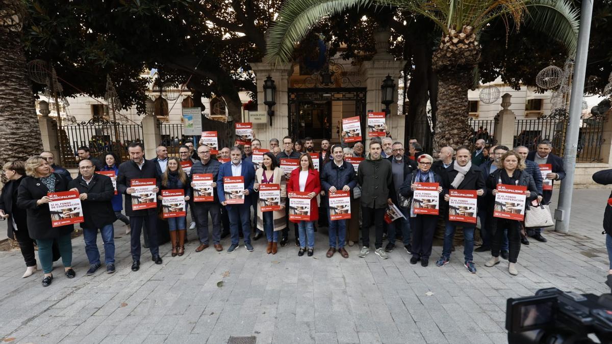 Concentración socialista en la Diputación de Alicante