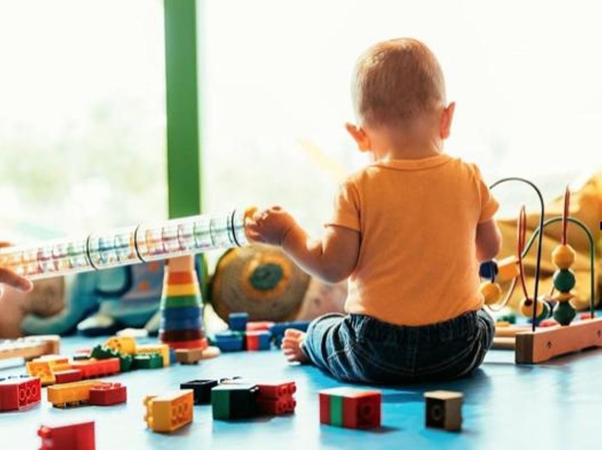 La atención temprana infantil es un conjunto de intervenciones a niños de 0 a 6 años con trastornos del desarrollo o riesgo de padecerlos.