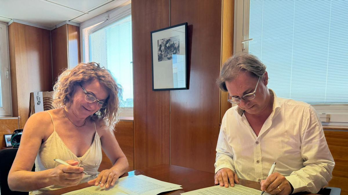 Firma del convenio entre Consell de Ibiza y ADDIF.