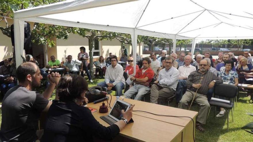 Asistentes al encuentro celebrado en Vega de Tera.