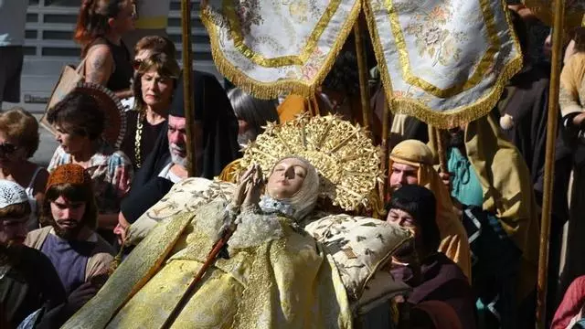 La devoción toma las calles de Elche en honor a su patrona