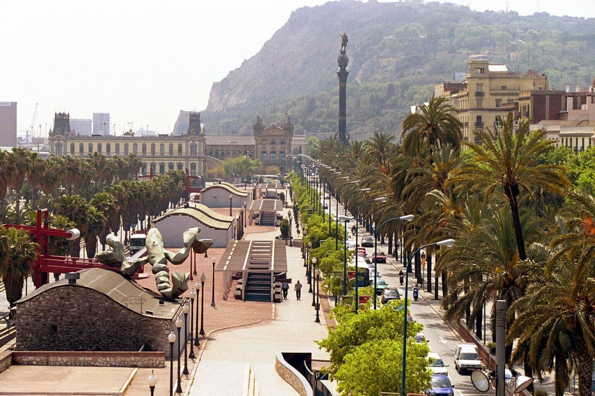 BARCELONA 25/04/ 2001 NEG 222029 FOTO ALBERT BERTRAN SOCIEDAD EL MOLL DE LA FUSTA GAMBRINUS PASEO COLON SOCIEDAD URBANISMO PUERTOS MARITIMOS BARCELONA MOLL DE LA FUSTA