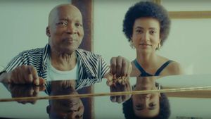 Milton Nascimento y Esperanza Spalding, en el videoclip Outubro.
