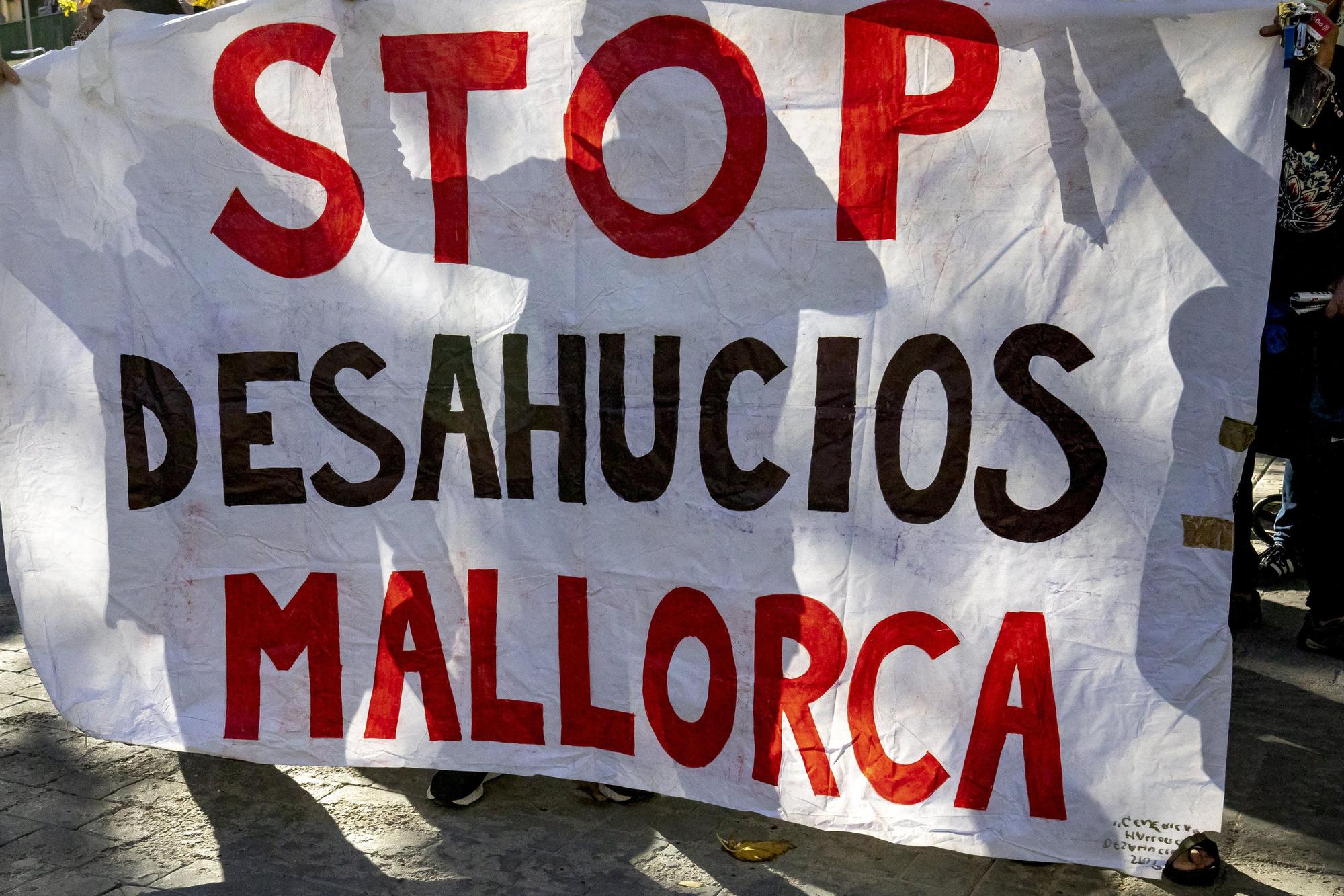 Stop Desnonaments se moviliza en Son Gotleu para pedir "el fin de la violencia económica" de los desahucios