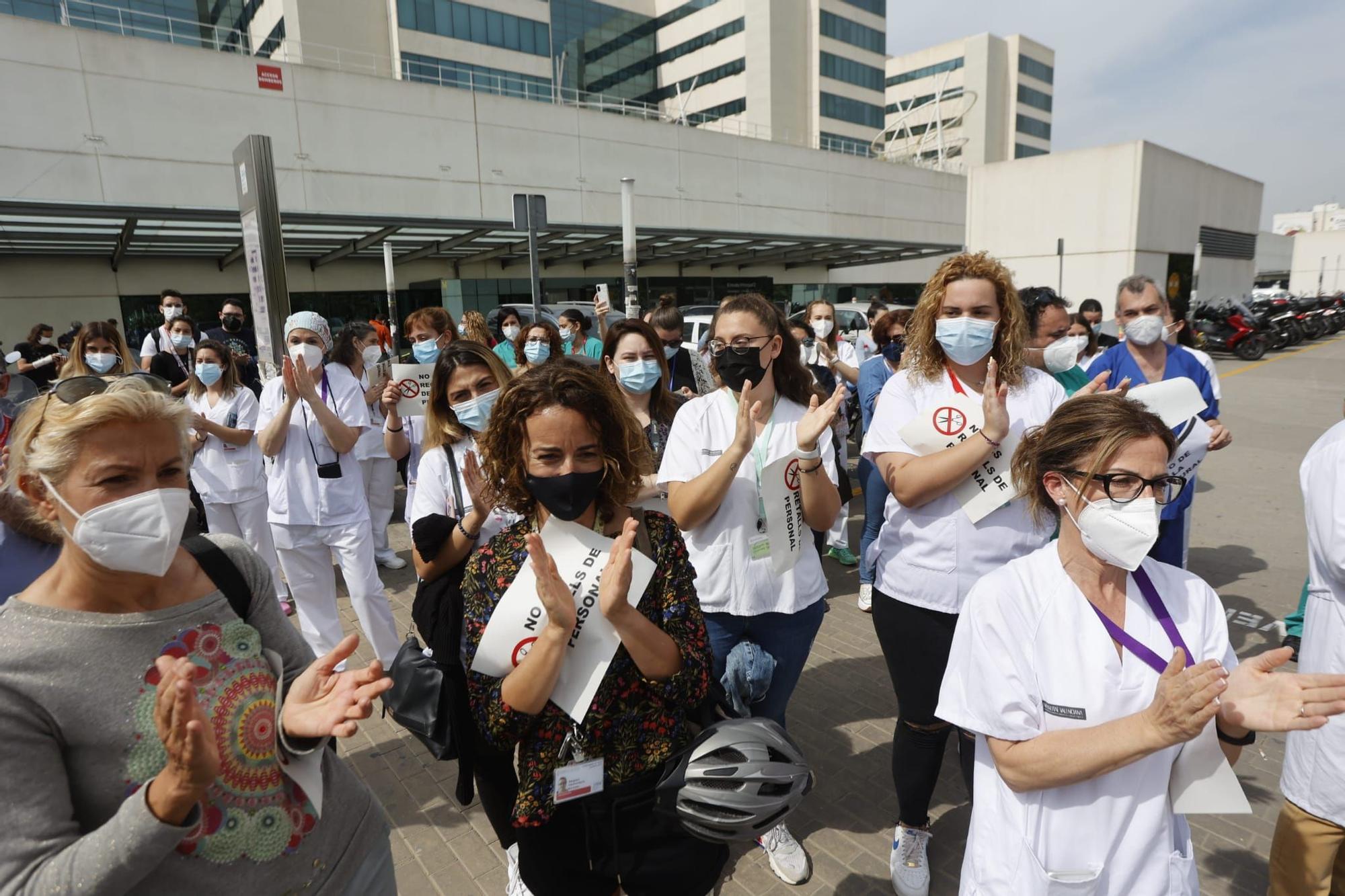 Personal sanitario protesta ante la falta de "transparencia" en la bolsa de Sanitat