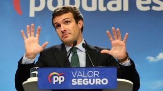 Casado promete dar un volantazo al centro para salvarse