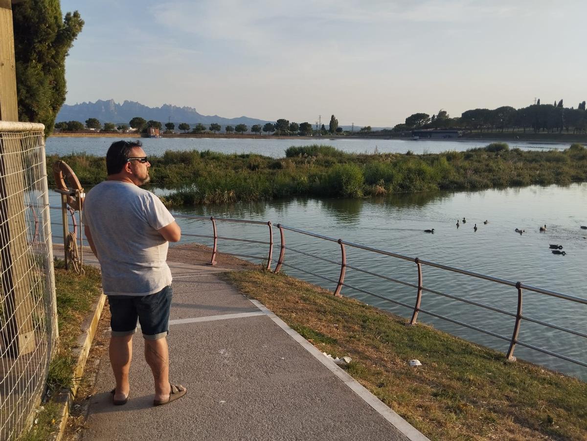Seguint l'eclipsi des de la vora del llac i al costat del berenador