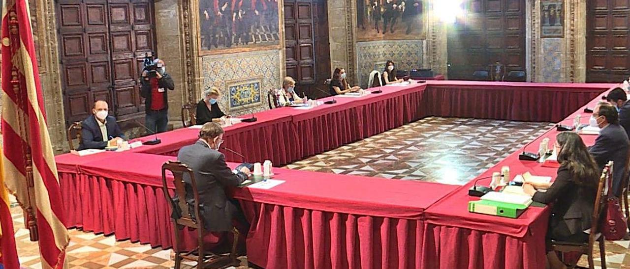 Una imagen de la reunión deliberativa que el Consell mantuvo ayer para analizar el pase a la fase 3.