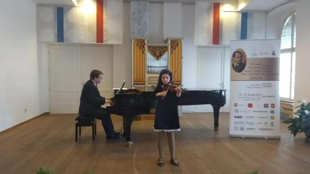 La joven violinista vallera Cecilia Arnau, tercera en un concurso internacional