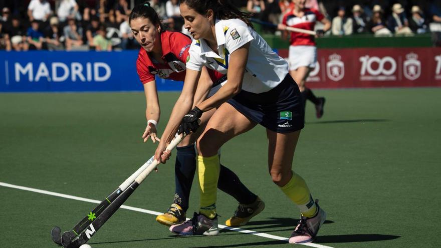 Amparo Gil, subcampeona de la Copa de la Reina de hockey hierba