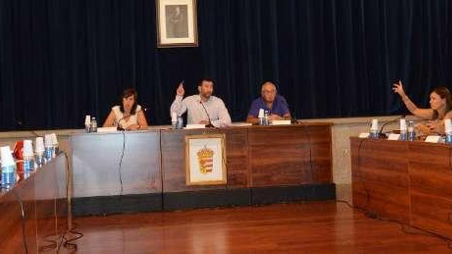 El pleno de ayer votó de manera únanime la adhesión al Pacto. // D. P.