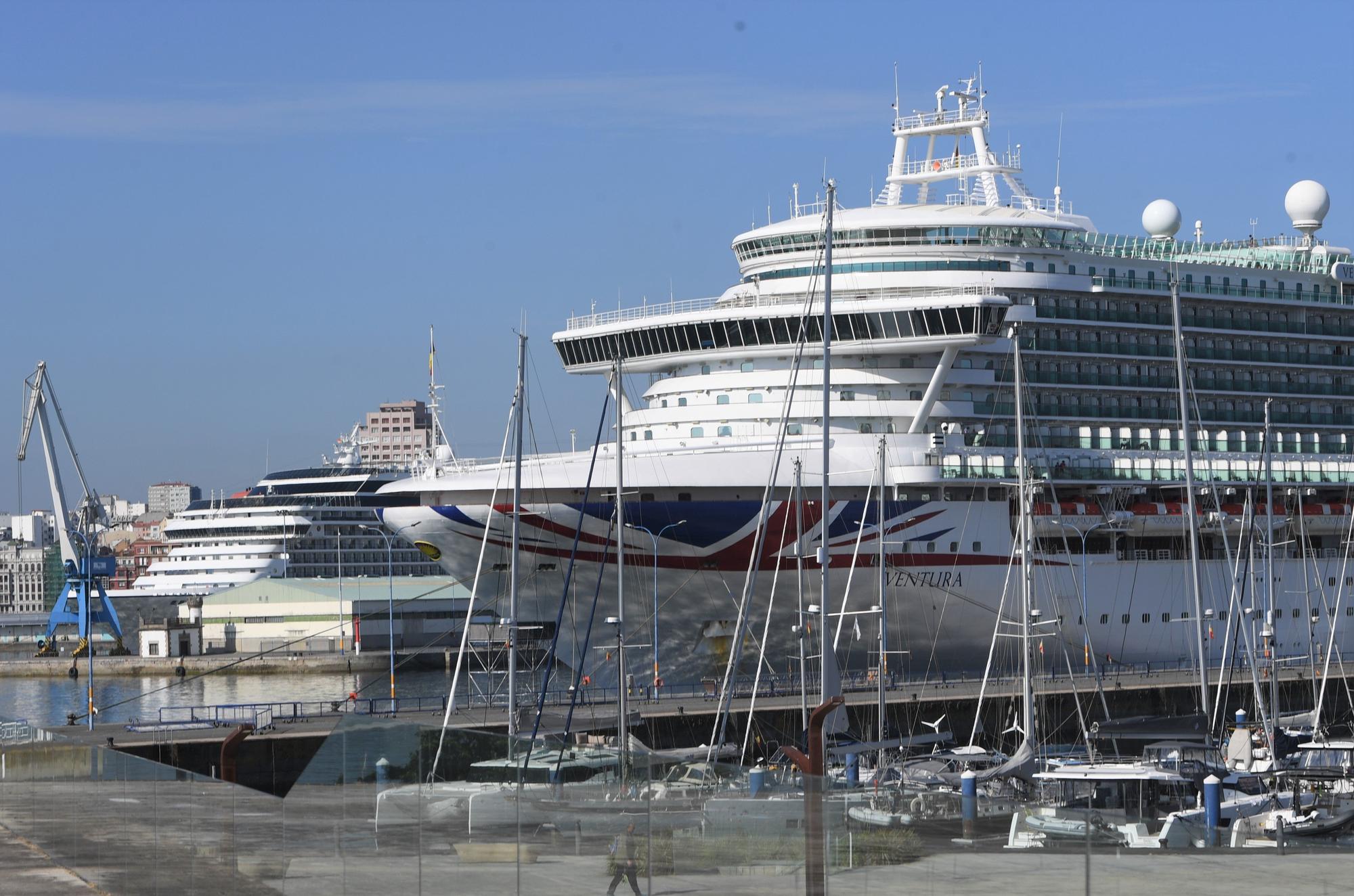 Doble escala de cruceros en A Coruña