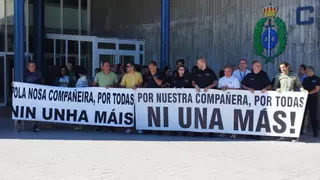 Los trabajadores se concentran ante la cárcel de A Lama en protesta por las agresiones a funcionarios