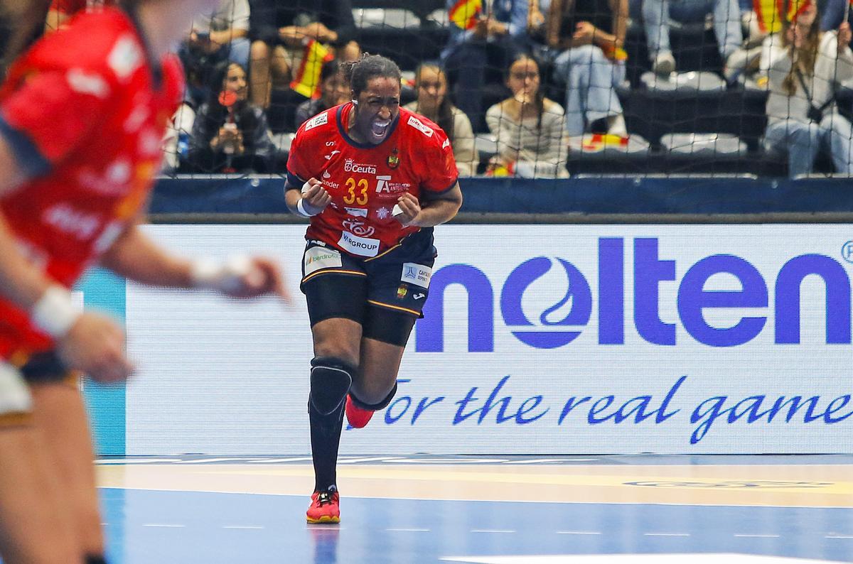 Kaba Gassama celebra un gol durante el España-Argentina.