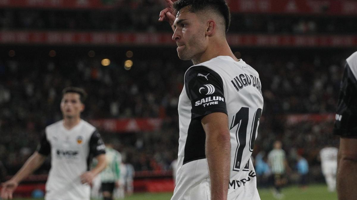Hugo Duro celebra su gol en la final de la Copa del Rey frente al Betis. | J.M. LÓPEZ