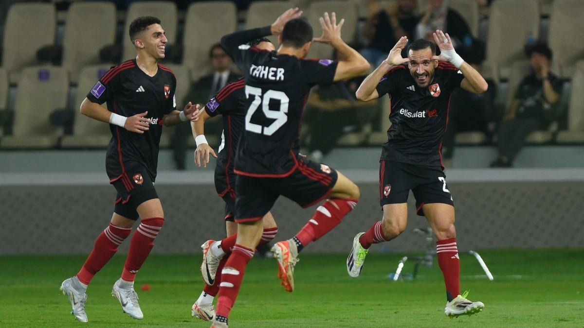 Los jugadores del Al Ahly celebran un gol