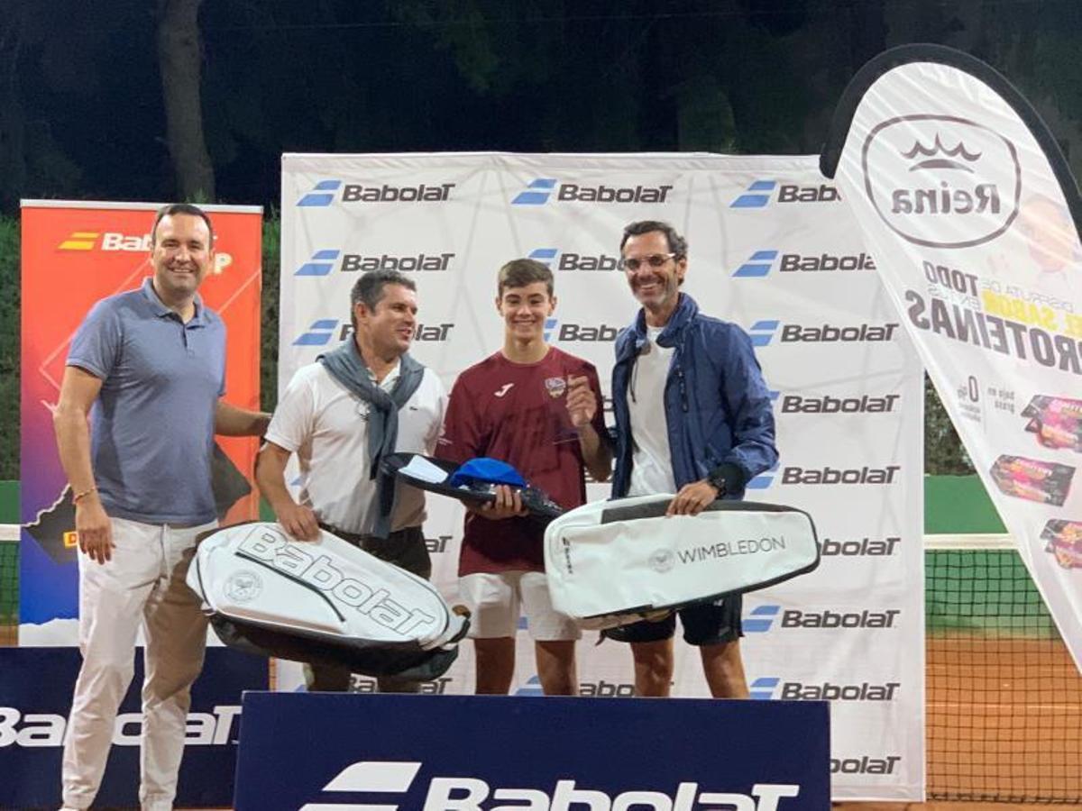 Adri Climent se adjudicó recientemente la copa Babolat, celebrada en Murcia. | LEVANTE-EMV