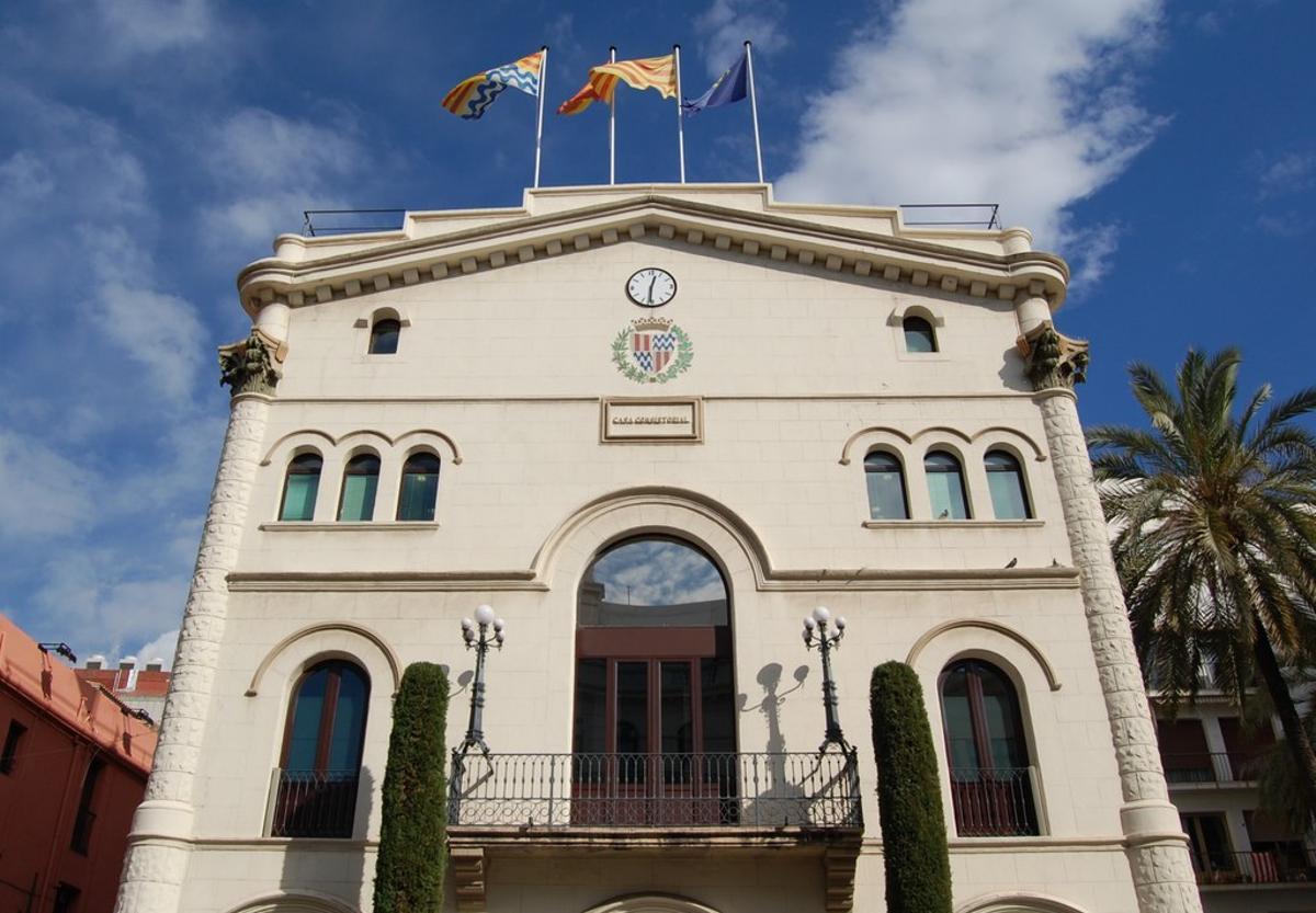 Fachada del Ayuntamiento de Badalona