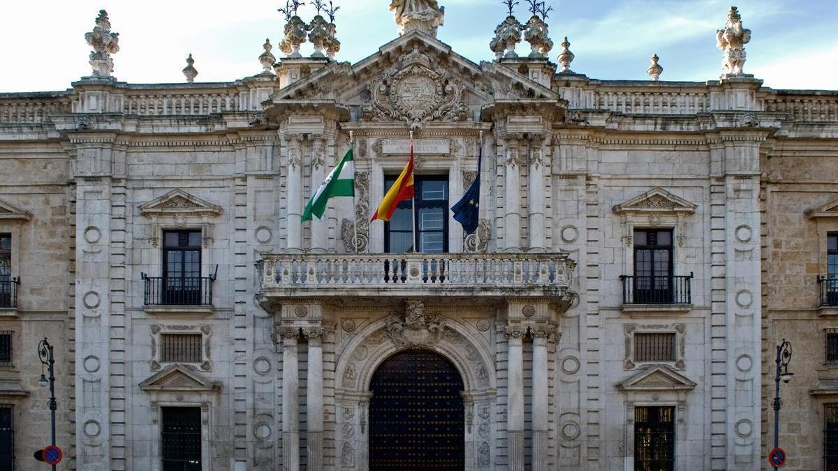 Fachada del rectorado de la Universidad de Sevilla.