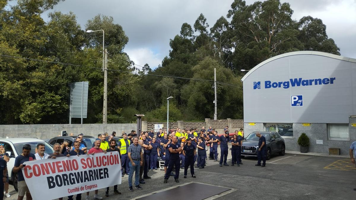Concentración de esta mañana en la planta de BorgWarner en Zamáns