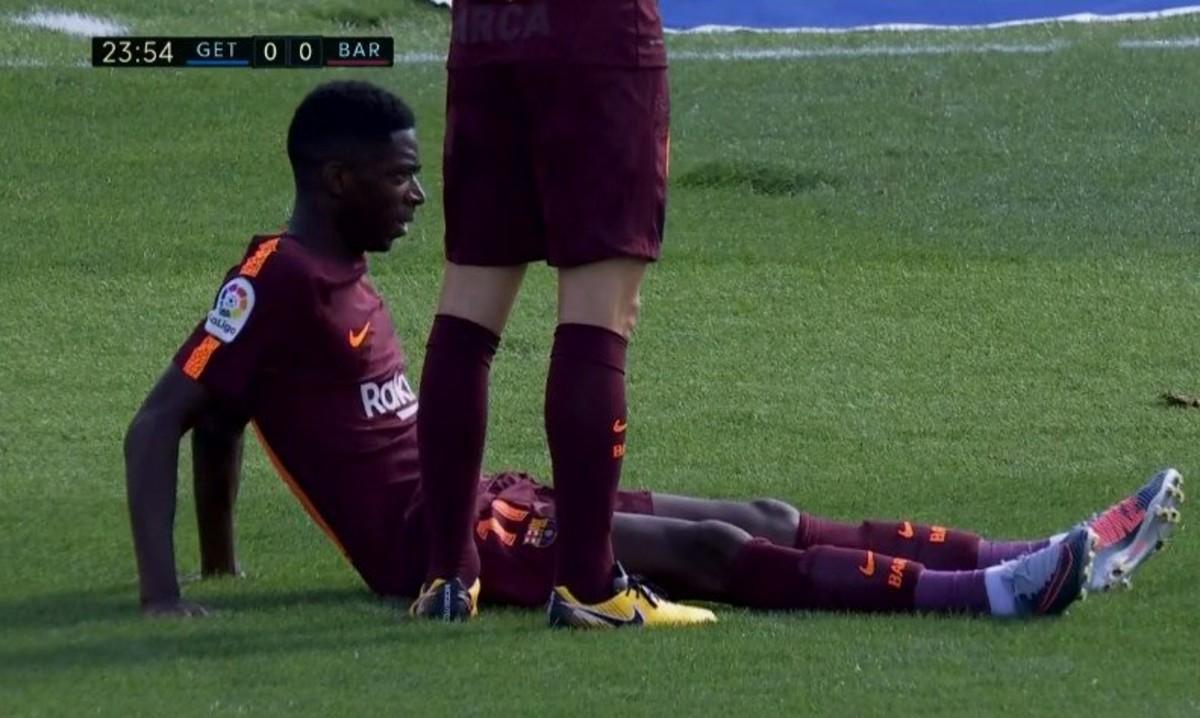 Dembélé, lesionado sobre el césped de Getafe.