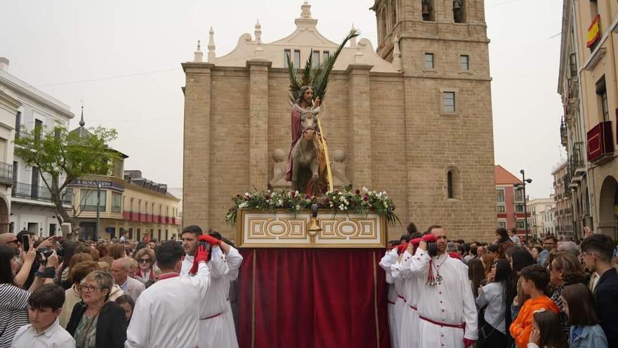 Cientos de villanovenses acompañan a &#039;La Borriquita&#039; en el Domingo de Ramos