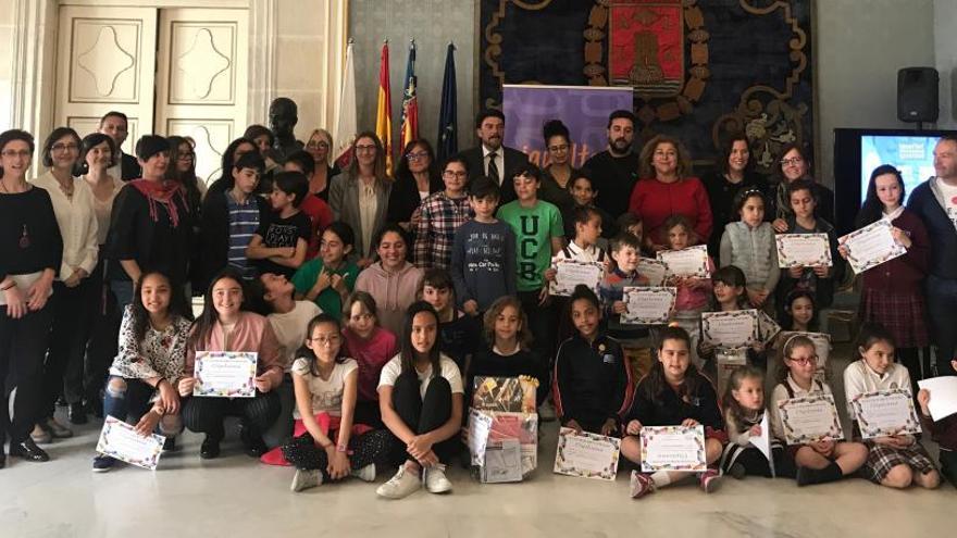 El Ayuntamiento de Alicante premia a 9 alumnos por sus dibujos sobre la igualdad de la mujer