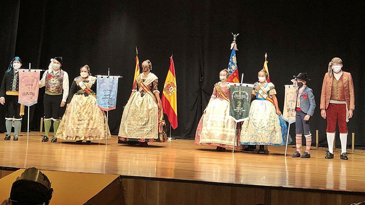 Dos momentos de la entrega de premios en el auditorio. | LEVANTE-EMV/FJFS