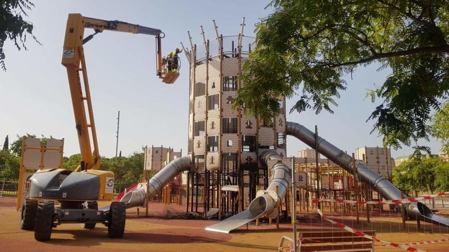 Cort desmontÃ³ la torre del castillo incendiado en el parque de sa Riera