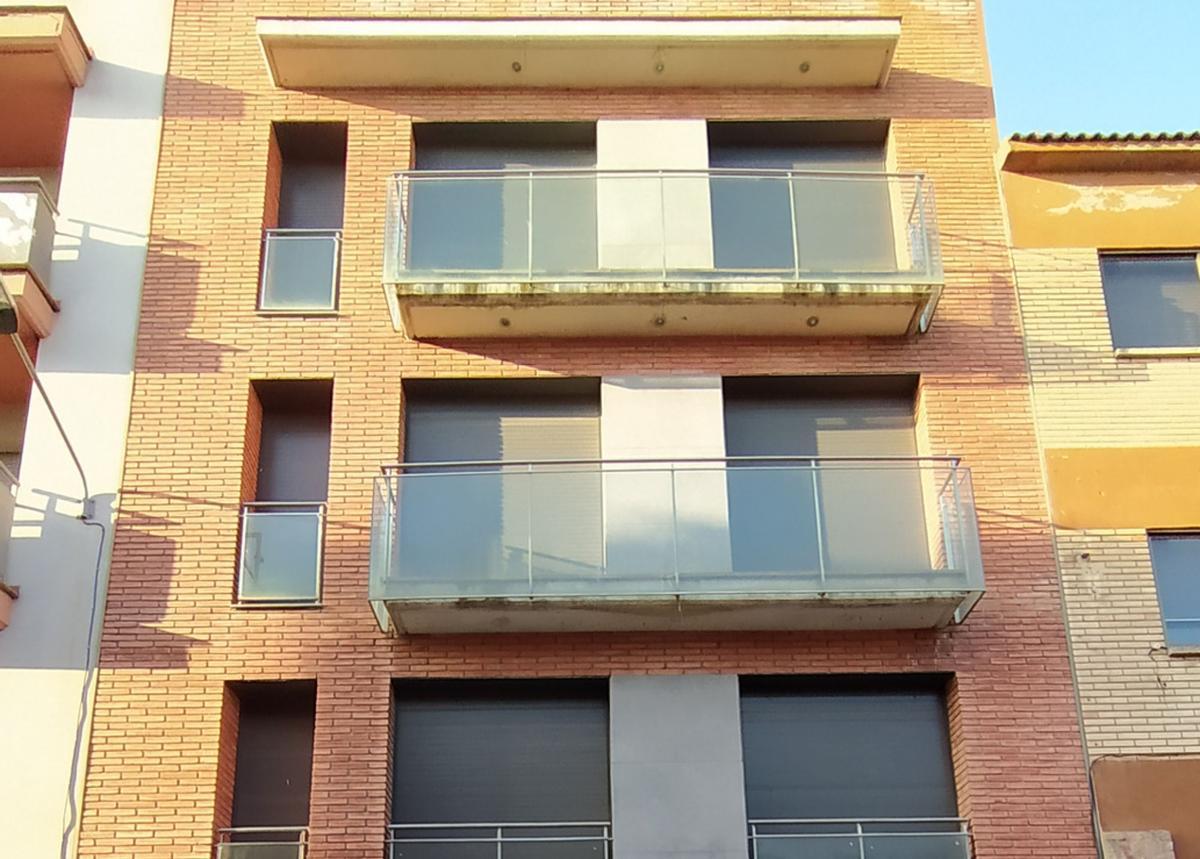 Els habitatges ocupats al carrer Girona de Vilanova del Camí