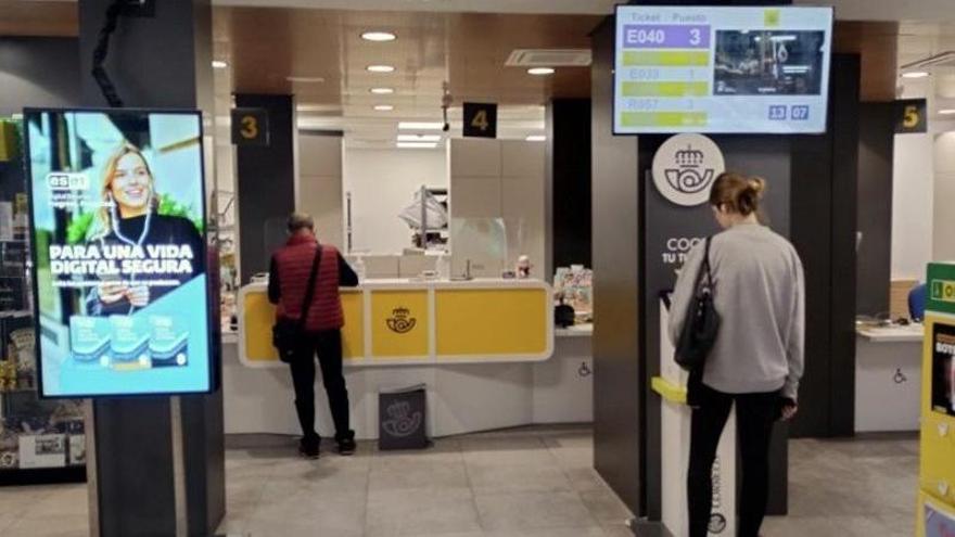 Correos renueva su oficina de la calle Pelayo para una atención &quot;más personalizada y cercana a los clientes&quot;