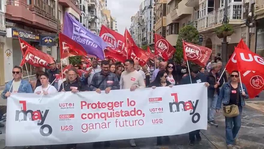 Arengas contra Putin, Trump y el cierre del centro de menores de Santa Cruz en el Primero de Mayo de la Región