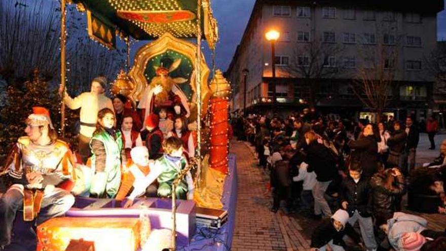 Cabalgata de Reyes a su paso por Cambre.