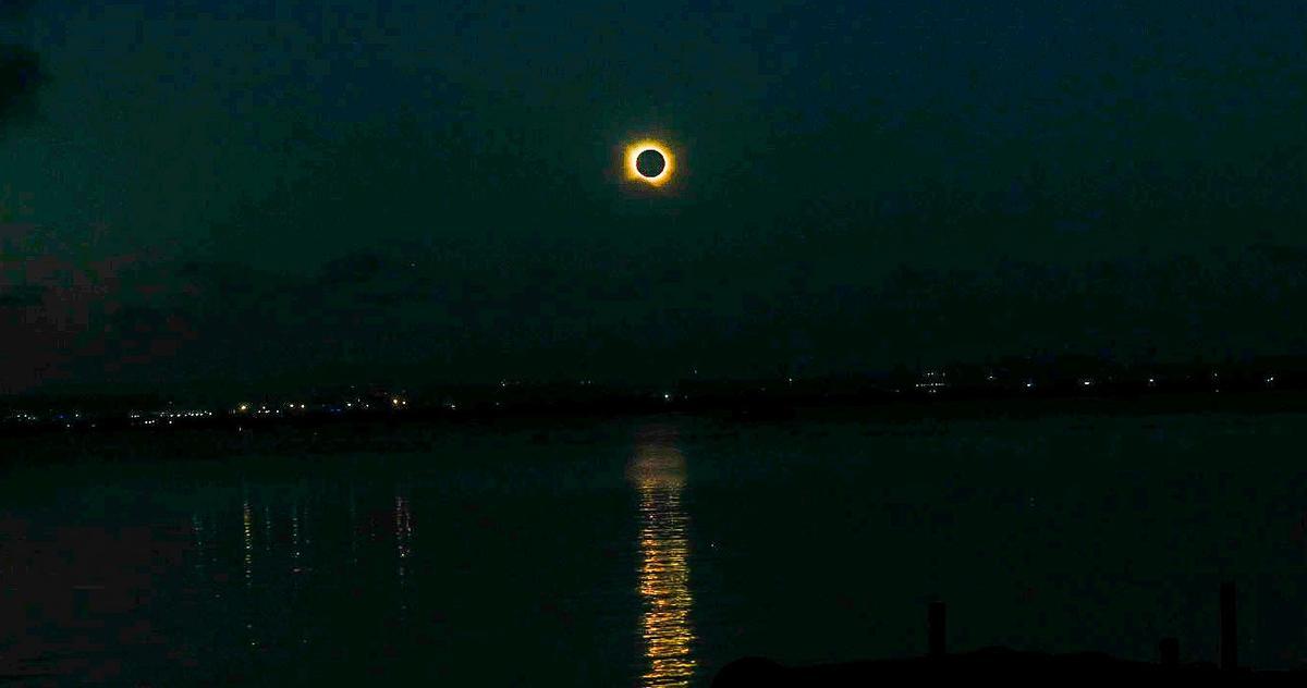 Así ha sido el eclipse de sol total en la Comunitat Valenciana